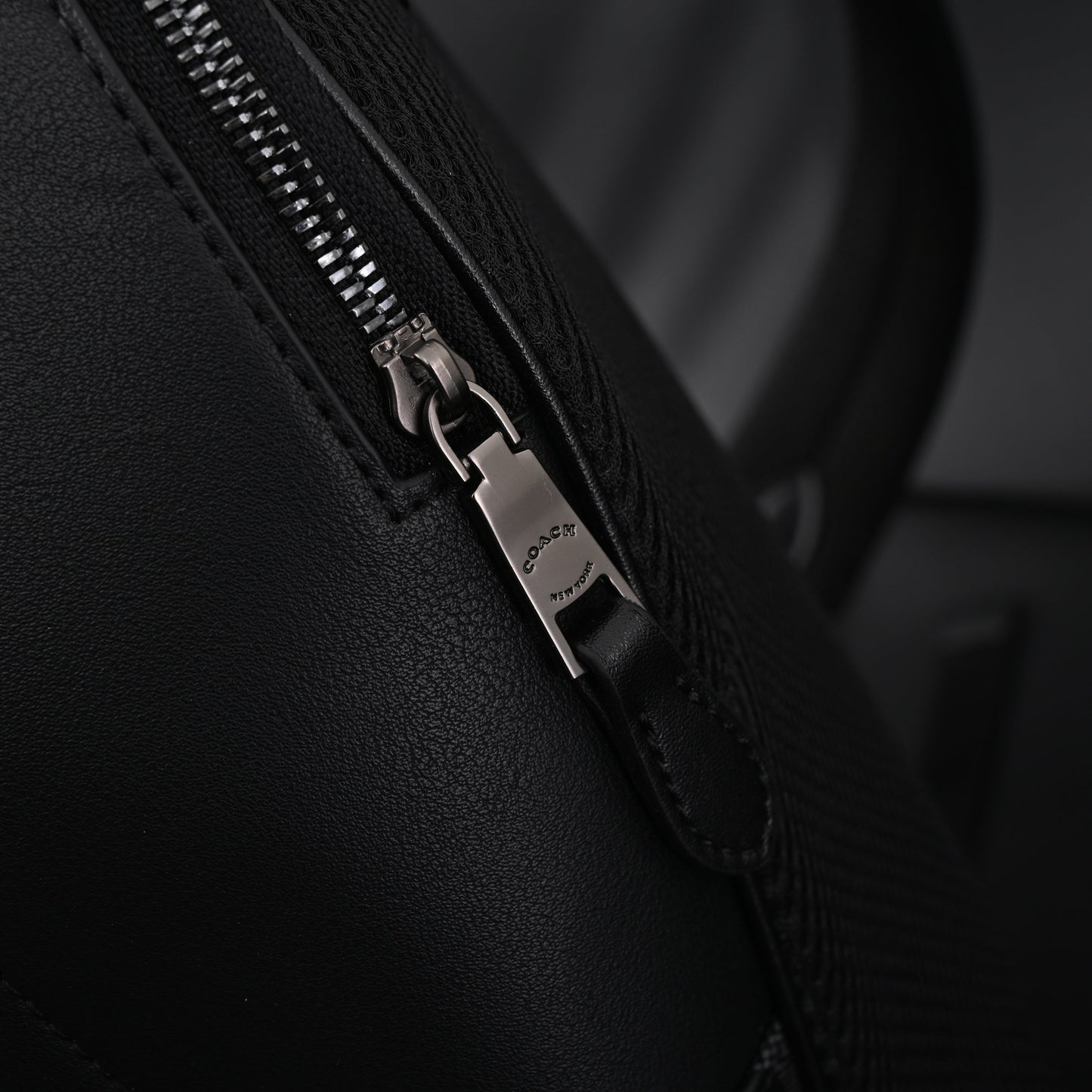 Coach West Backpack – Signature Canvas in Black/Grey